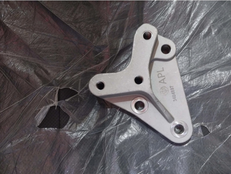 پایه دسته موتورچپ روی گیربکس برلیانس۳۳۰ اتوماتیک