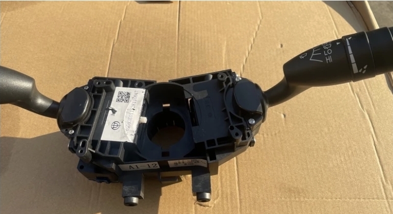 دسته برف پاکن وچراغ پشت فرمان برلیانس سری 300