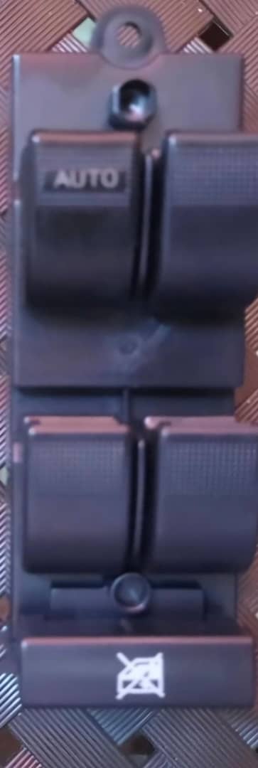 کلیدشیشه بالابر  مادر جلو سمت چپ  لیفان x50