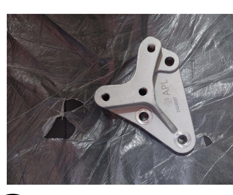 پایه دسته موتورچپ روی گیربکس برلیانس۳۳۰ اتوماتیک